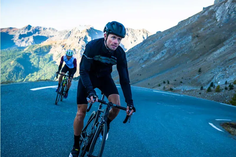 Endura Pro SL Road Windshell Jacket in Black-1