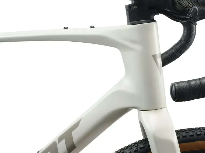 Giant Revolt Advanced 0 Gravel Bike in Snow Drift-2