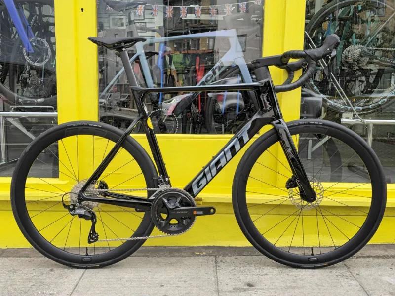 Giant Propel Advanced 2 Road Bike In Gloss Carbon Smoke-1