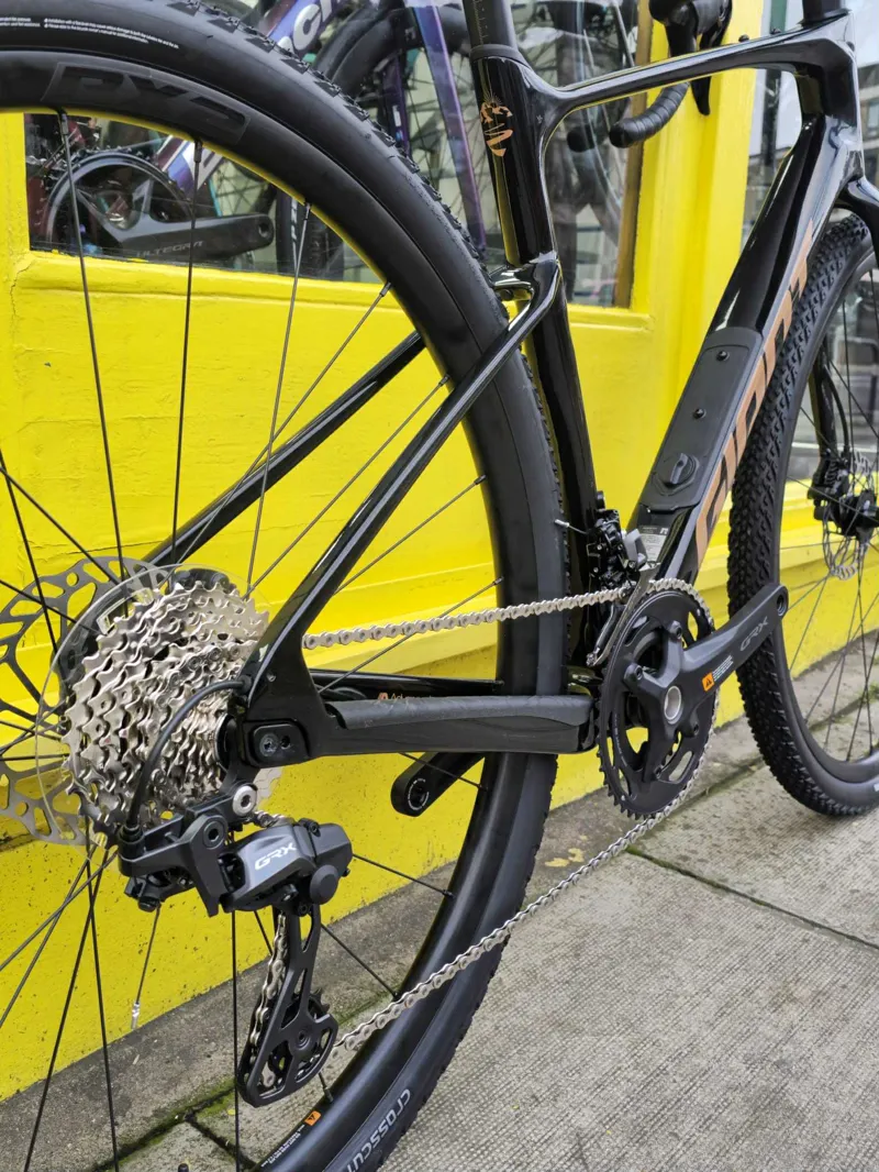 Giant Revolt Advanced 2 Gravel Bike In Gloss Carbon-3