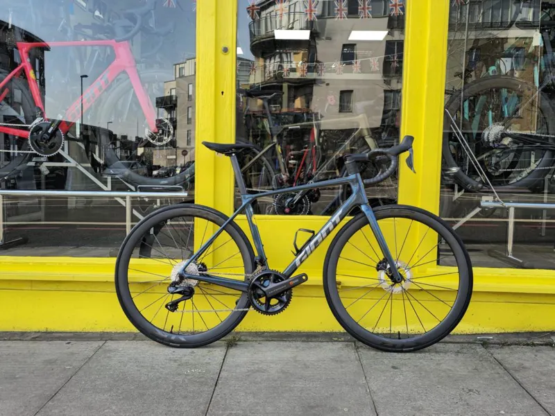 Giant TCR Advanced Pro 0-Di2 2025 Road Bike In Gloss Ocean Twilight/Lightning-1