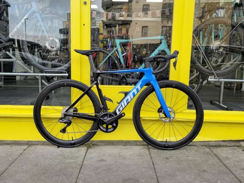 Giant Propel Advanced Pro 0 Ultegra Di2 Road Bike in Metallic Blue/Carbon-1