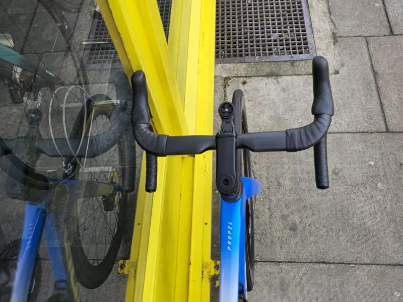 Giant Propel Advanced Pro 0 Ultegra Di2 Road Bike in Metallic Blue/Carbon-6