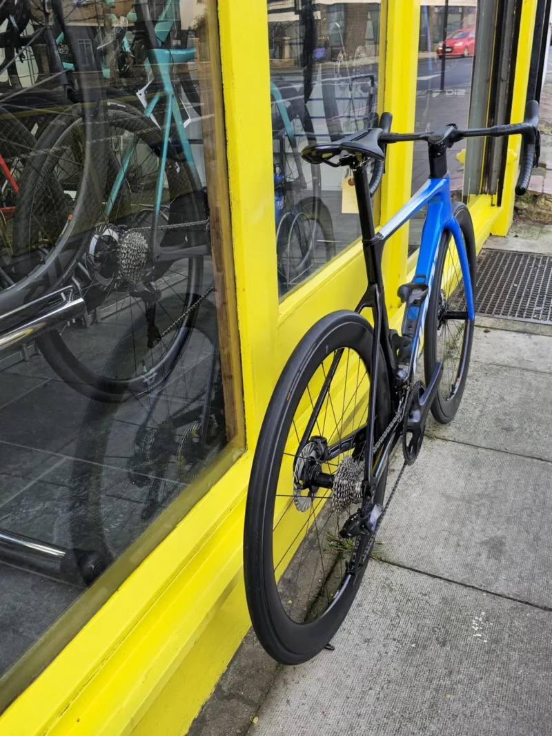 Giant Propel Advanced Pro 0 Ultegra Di2 Road Bike in Metallic Blue/Carbon-5