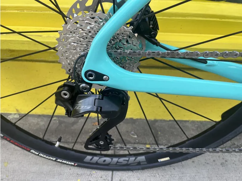 Bianchi Infinito CV Disc 105 Di2 T30 Defy Type Endurance Road Bike Celeste-3