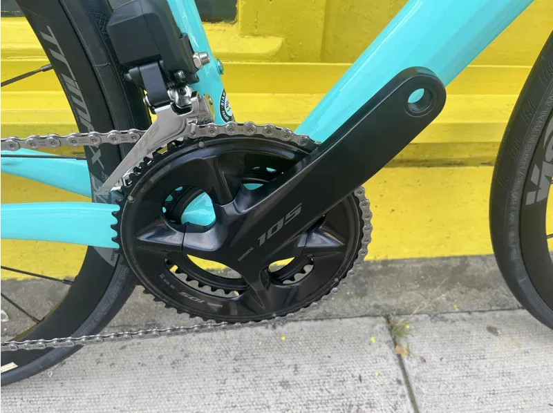 Bianchi Infinito CV Disc 105 Di2 T30 Defy Type Endurance Road Bike Celeste-4