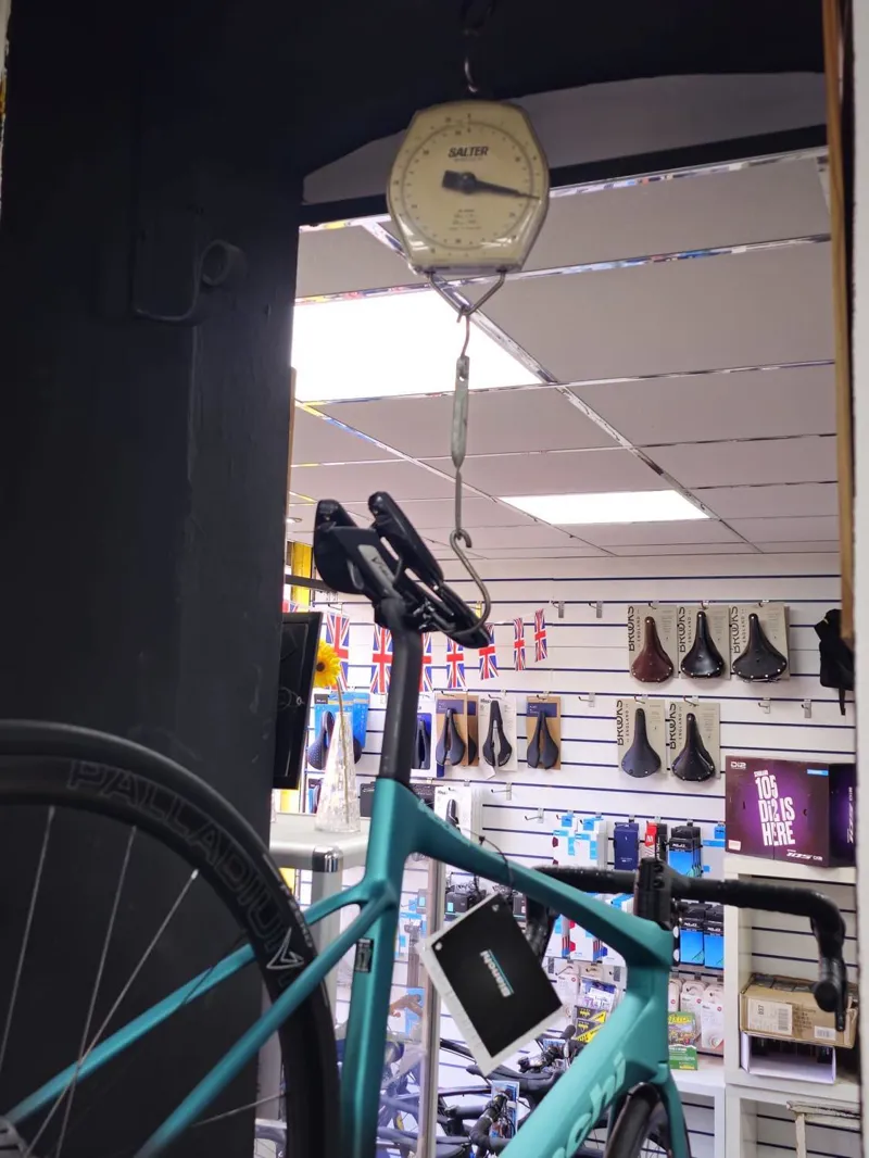 Bianchi Specialissima Pro Ultegra Di2 Carbon Road Bike 2024 - Celeste  Carbon-3