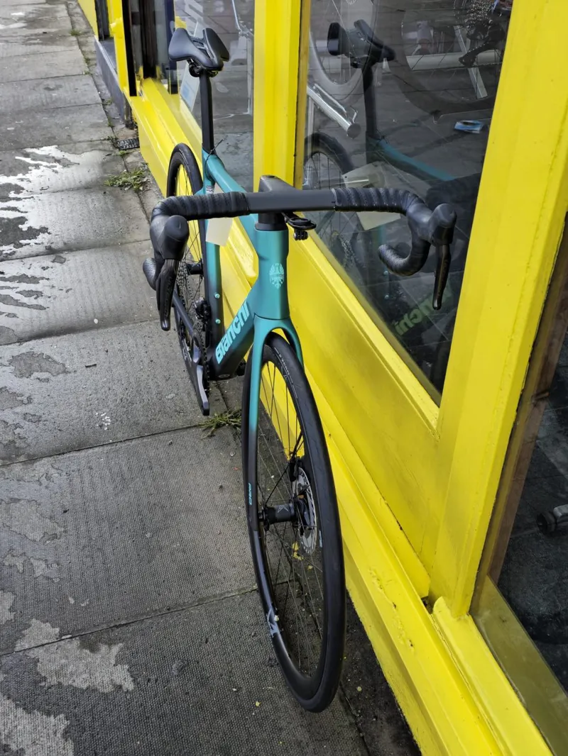 Bianchi Specialissima Pro Ultegra Di2 Carbon Road Bike 2024 - Celeste  Carbon-6