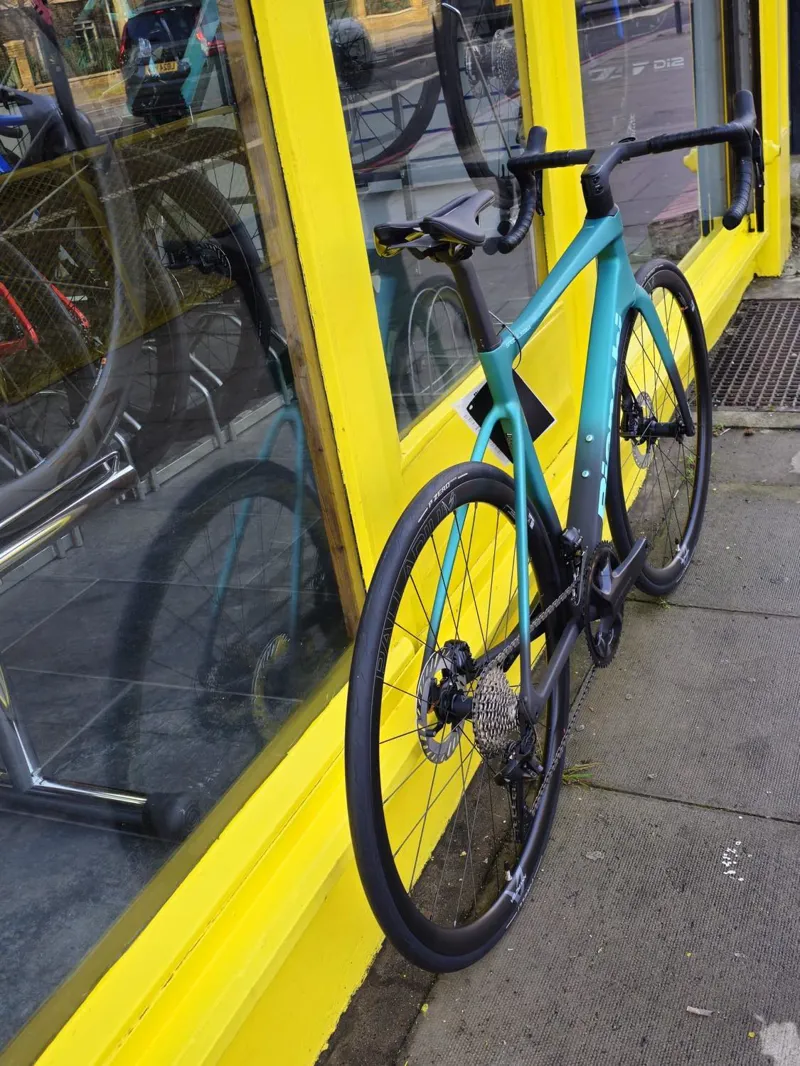 Bianchi Specialissima Pro Ultegra Di2 Carbon Road Bike 2024 - Celeste  Carbon-5