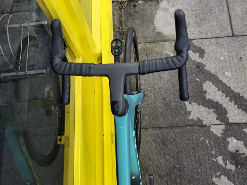 Bianchi Specialissima Pro Ultegra Di2 Carbon Road Bike 2024 - Celeste  Carbon-4