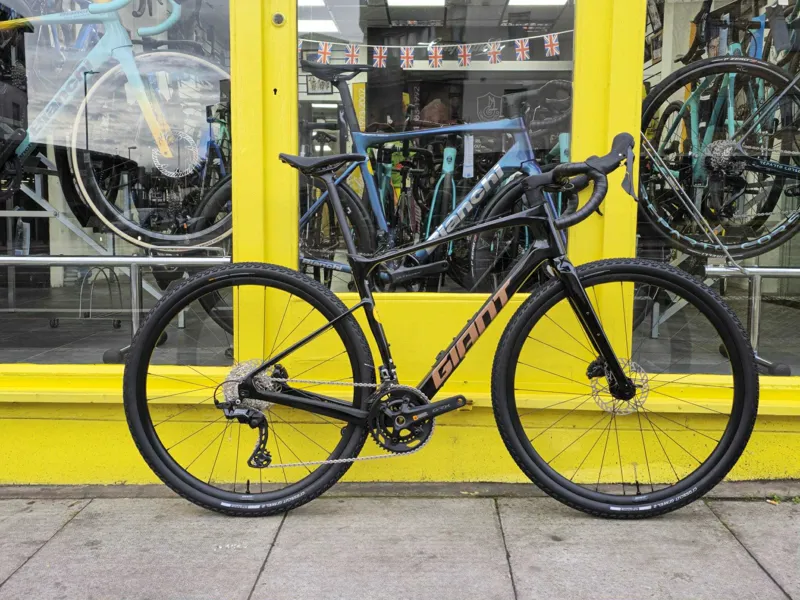 Giant Revolt Advanced 2 Gravel Bike In Gloss Carbon-1